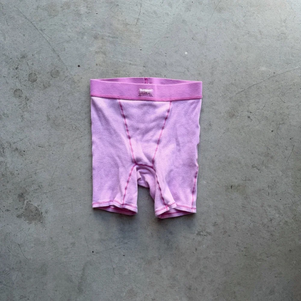 Skims Pink Ribbed Boxer Shorts - Picture 2 of 6